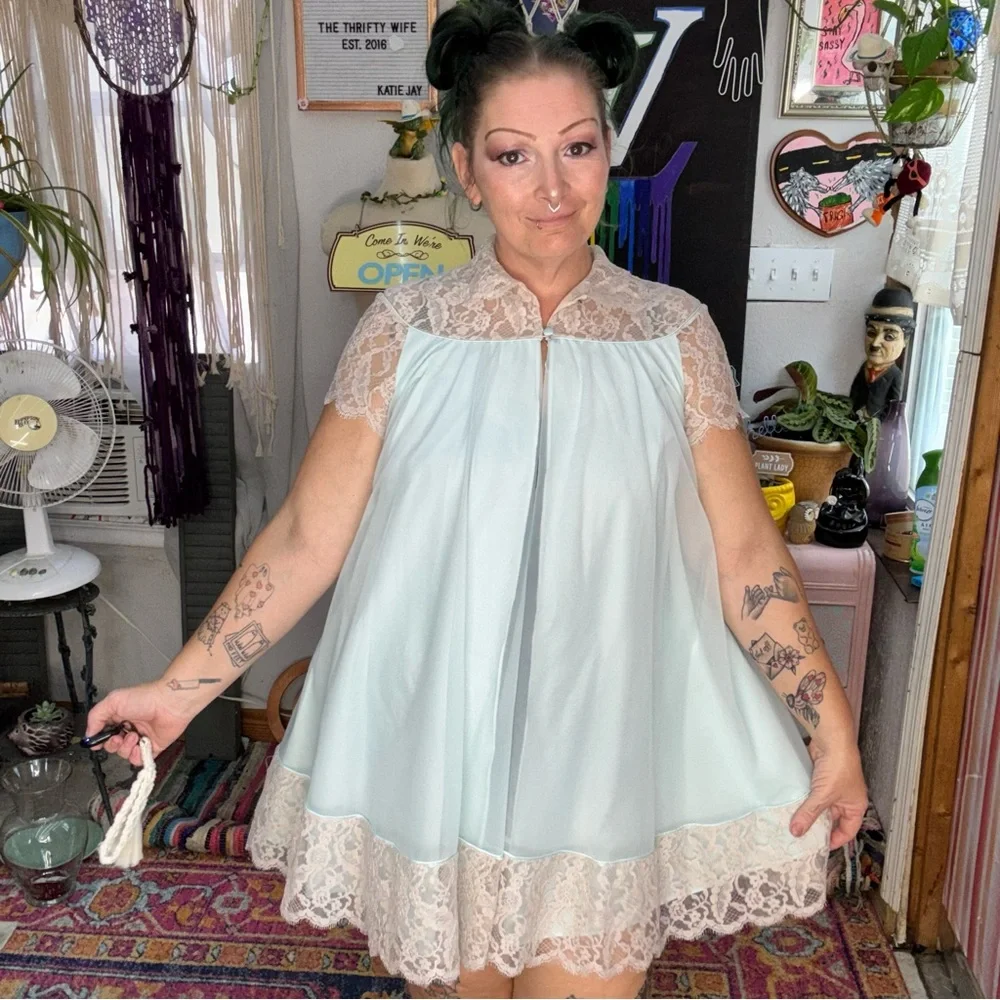 Vintage 1960s pale blue chiffon peignoir nightgown robe delicate lace sleeves - Picture 2 of 15